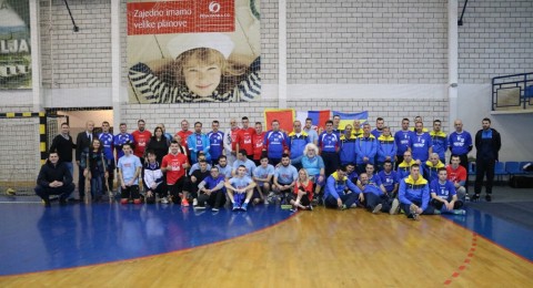 Turnir u sjedecoj odbojci 83