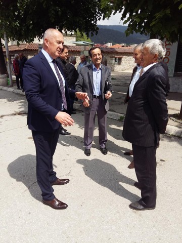 Djacic raygovor u glavnoj ulici