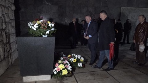 20. NOVEMBAR POLAGANJE VIJENACA.Still005
