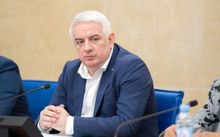 „Veće plate u srpskim domovima“: Vučurović objasnio šta znači „novi srpski odgovor“