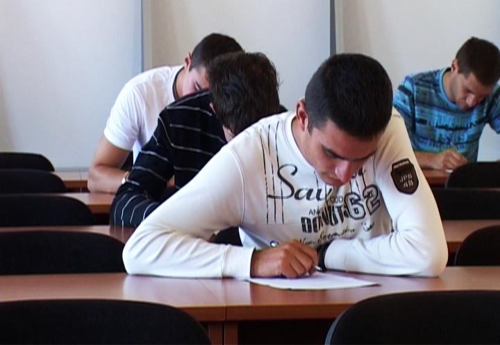 Studenti Akdemskog centra u Pljevljima bez pet stipendija