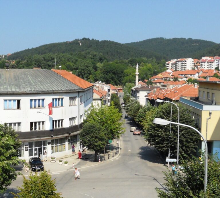 Trbuhom za kruhom, pa u Podgoricu