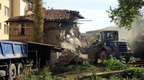 Foča: Civilna zaštita uklanja ruševne objekte