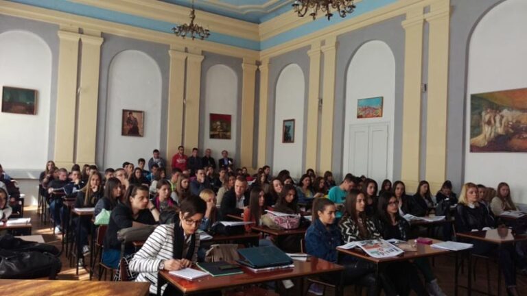 Put ka povjerenju — kako uključiti mlade sa sjevera u tok informacija