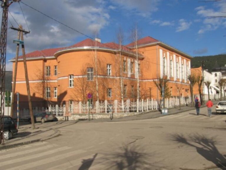 Nagrade za uspješne i humane gimnazijalke
