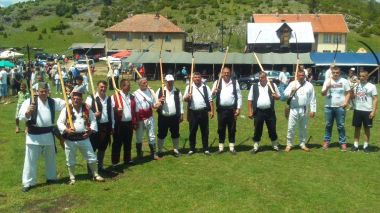 Pljevaljski kosci učestvuju na kosidbi kod Mrkonjić Grada