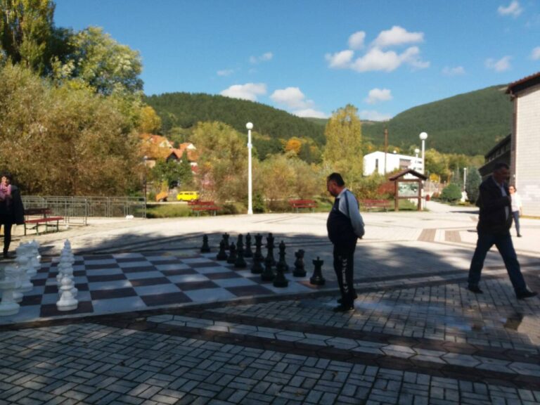 Ulični šah pored „Ade“