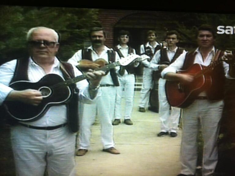 Pljevaljski tamburaši pod vođstvom legende Izeta Gerine