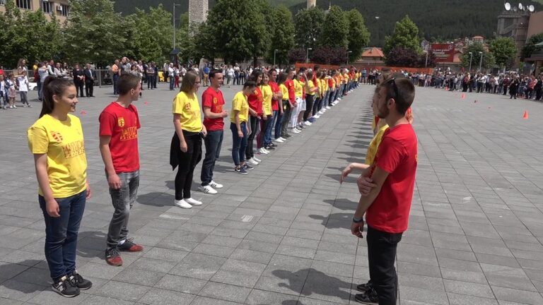 Maturanti Gimnazije “Tanasije Pejatović” plesali na Trgu 13. Jul
