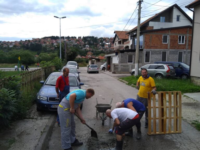 Sami zakrpili udarne rupe