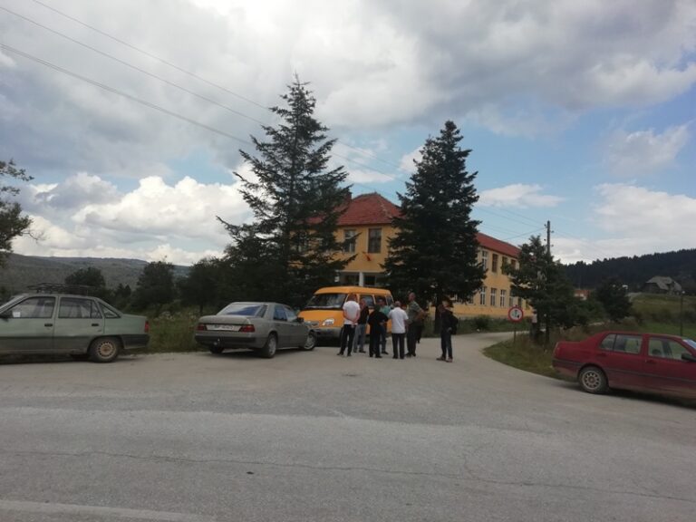Djeca se vraćaju u školu u Mataruge, nastvanici garantovali da se Markovićeva ne vraća