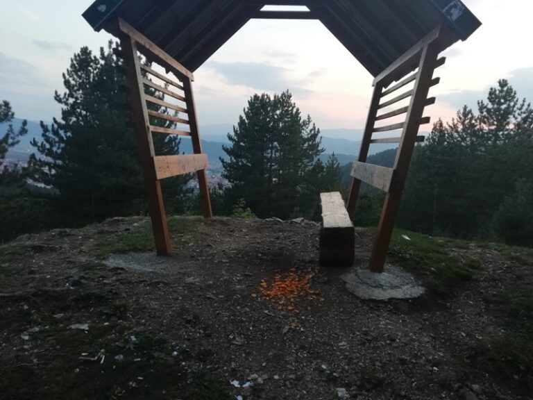 Vandali uništili uređeni vidikovac iznad Motela