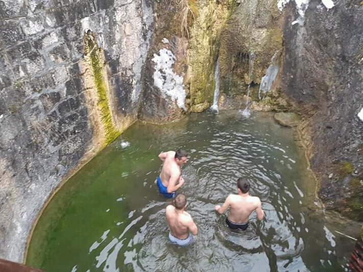 Bogojavljensko pogruživanje u Manastiru Svete Trojice