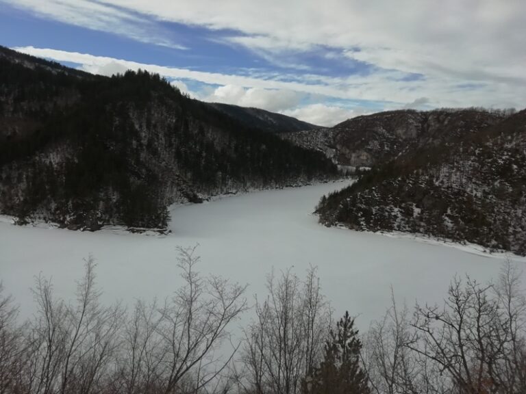 Mraz prolazi, topi se led sa Otilovićgog jezera FOTO/VIDEO