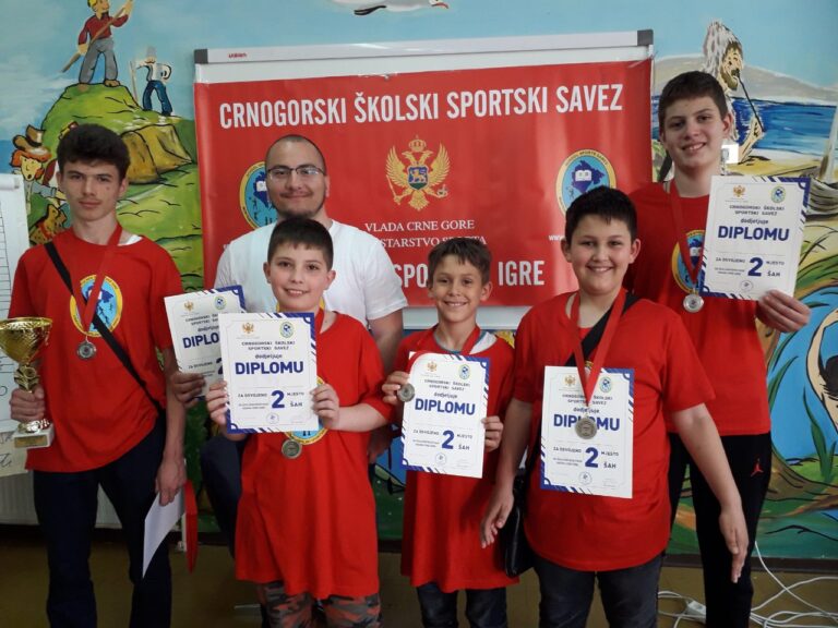 Šahisti OŠ „Ristan Pavlović“ drugi na Školskoj olimpijadi u Baru