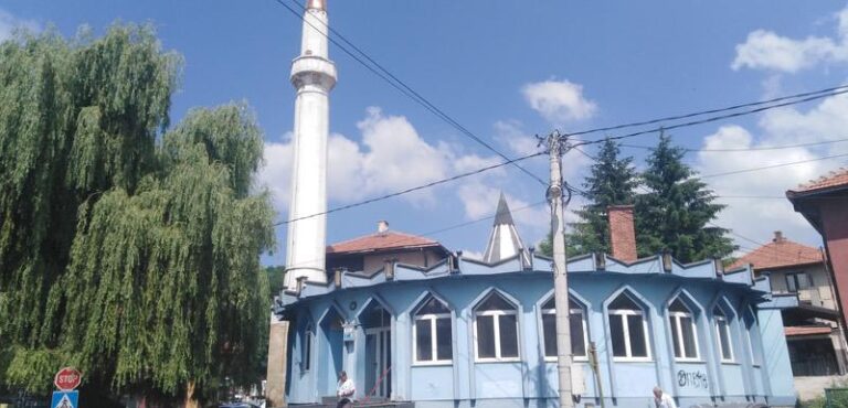 Pod minaretom porušene džamije se danas struja plaća