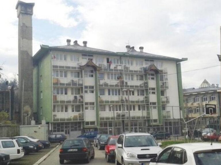 Redovna isplata plata i smjena poslovođe