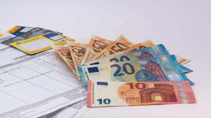 Nacija u kreditima: Svaki zaduženi građanin u prosjeku duguje preko 10.000 eura