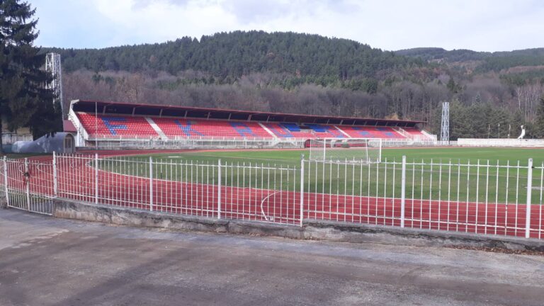 Predlog Pvportala -Prva crnogorska fudbalska liga da se igra u Pljevljima i Beranama