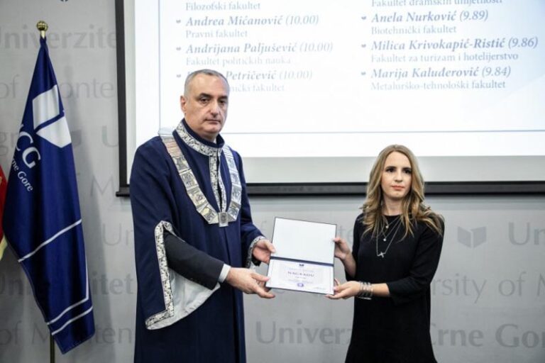 Lejla Kordić najbolja studentkinja Fakulteta za sport i fizičko vaspitanje UCG na smjeru Sportski novinari i treneri