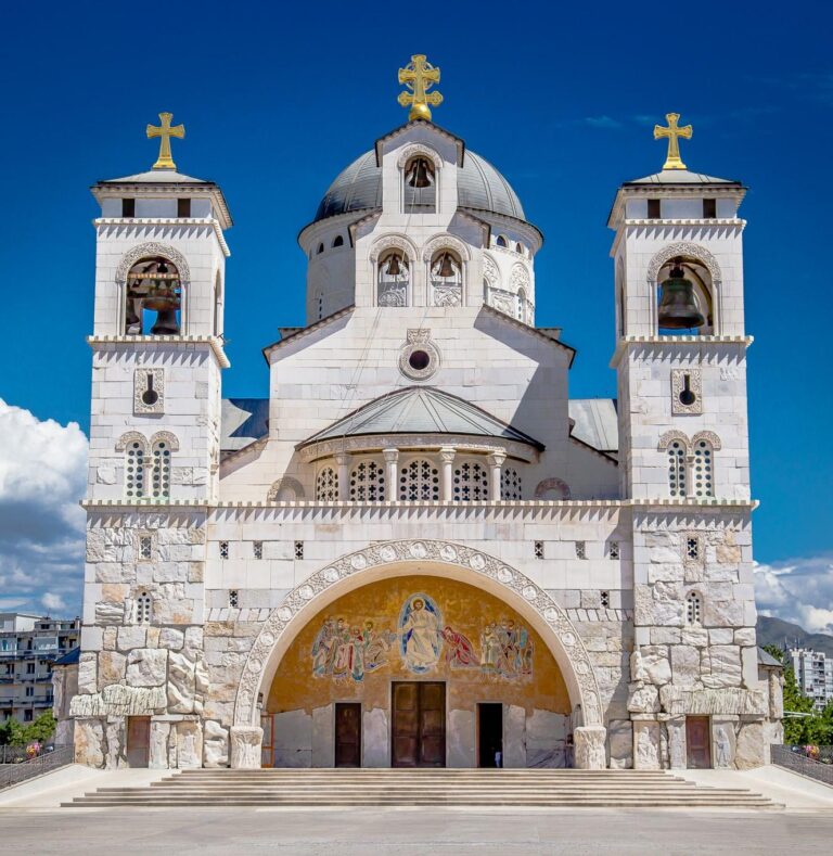 Sveštenici i monasi sjutra dolaze pred Skupštinu