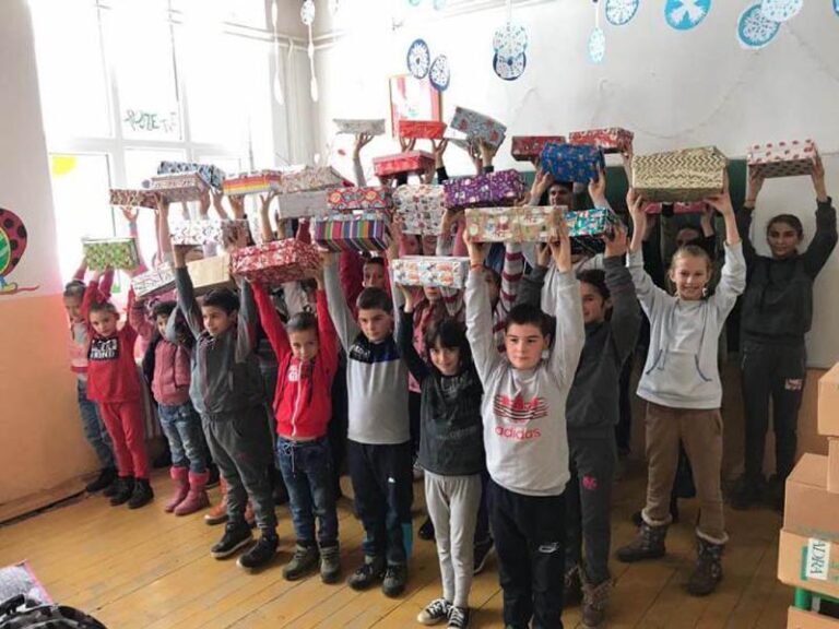 Rotary klub donirao „shou box“ novogodišnje paketiće