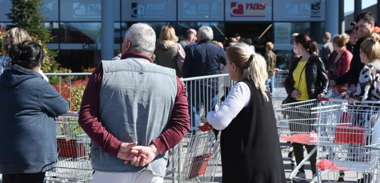 Marković prihvatio predlog URA: Prve radne sate u trgovinama rezervisati za najstarije i osobe sa invaliditetom