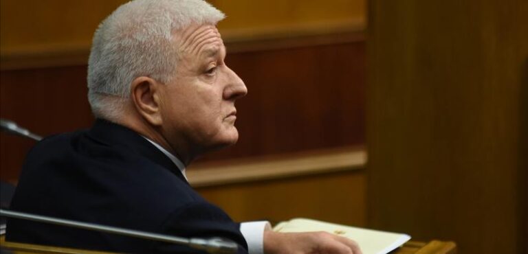 KOR: Umjesto povlašćenim proizvođačima, novac dajmo za borbu protiv virusa