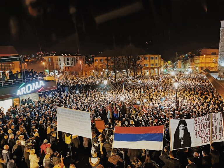 Преко 100 просвjетних радника из Пљеваља на челу литије у недељу: Слога биће пораз врагу
