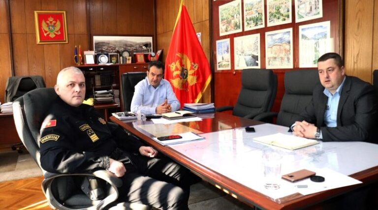 Održan sastanak predsjednika Opštine sa načelnicima Centra bezbjednosti i Komunalne policije
