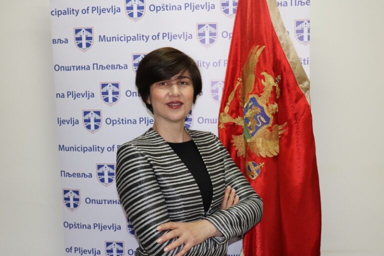 Opština Pljevlja sigurno će podijeliti vaučere za kupovinu udžbenika za prvi i drugi razred, postoji vjerovatnoća da i učenici trećih razreda dobiju besplatne udžbenike