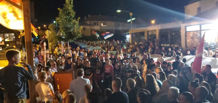 Masovna protestna šetnja