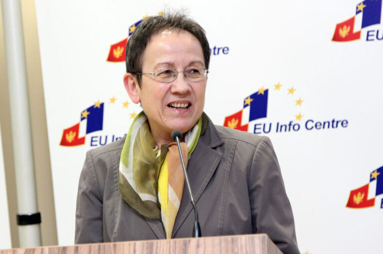 Bivša ambasadorka Njemačke Gudrun Štajnaker podržala Crno na bijelo