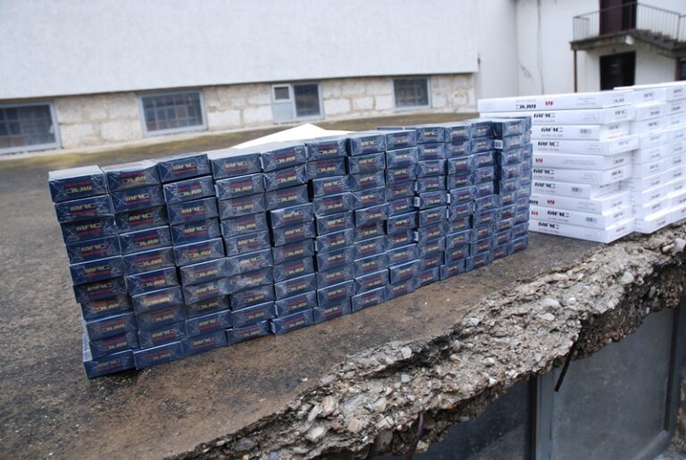Kragujevčanin i Beograđanin „pali“ sa skoro 500 boksova cigara na Metaljci