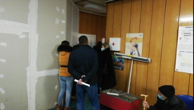 Gužve u Kovid ambulanti ne jenjavaju, ljekari obavljaju preko 100 pregleda dnevno FOTO/VIDEO