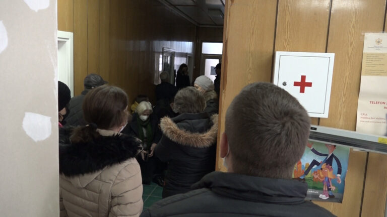 Godunu dana od zaključavanja, opet zaključani, ali sa preko 3.000 ljudi koji su preležali Kovid 19 i oko 50 umrlih – VIDEO