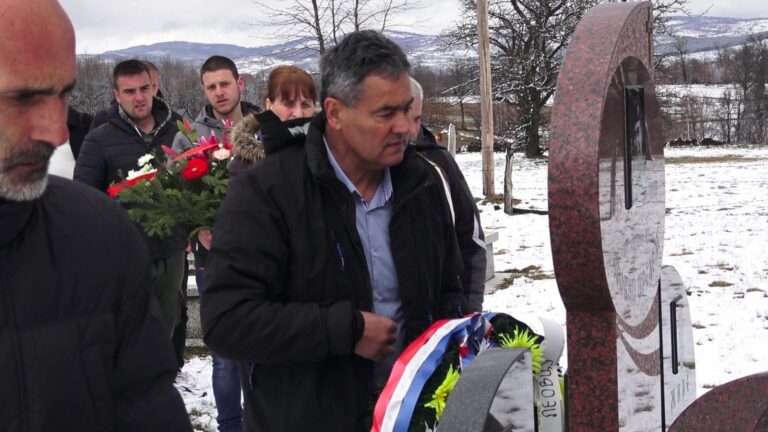 Милан Мијо Лекић положио вијенац на гроб Предрага Пеђе Леовца
