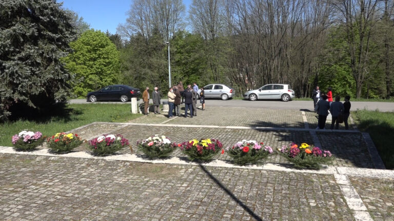 Povodom Dana pobjede na fašizmom položeni vijenci na na spomen-obilježju na Stražici