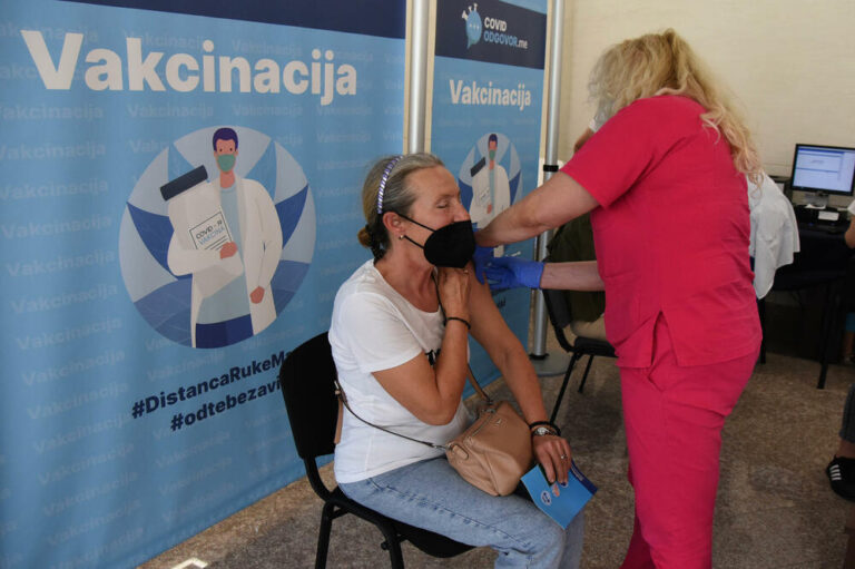 „U Crnoj Gori do večeras dato 120.795 doza vakcina protiv koronavirusa“