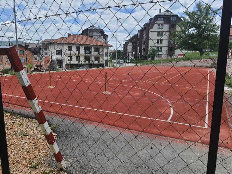 Građani reporteri- Vandali uništili igralište u Gagovića imanju