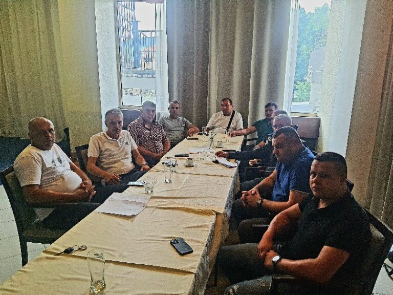 Pljevaljski drvoprerađivači – Treba li opet za jedan dan da se blizu 400 ljudi prijavi na Biro rada i posle Brkovića, „Brković“