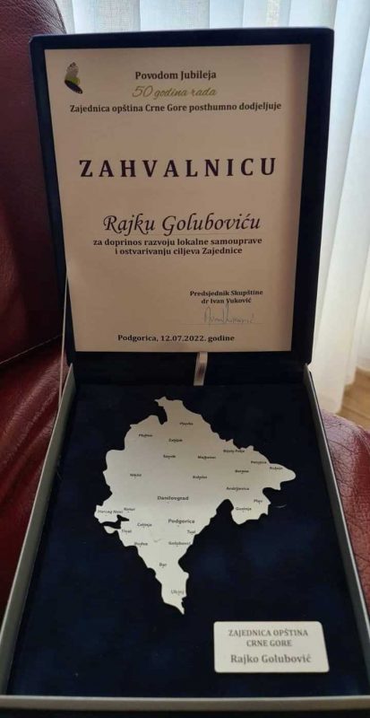 ZAHVALNICA Zajednice opština posthumno dodijeljena Rajku Goluboviću