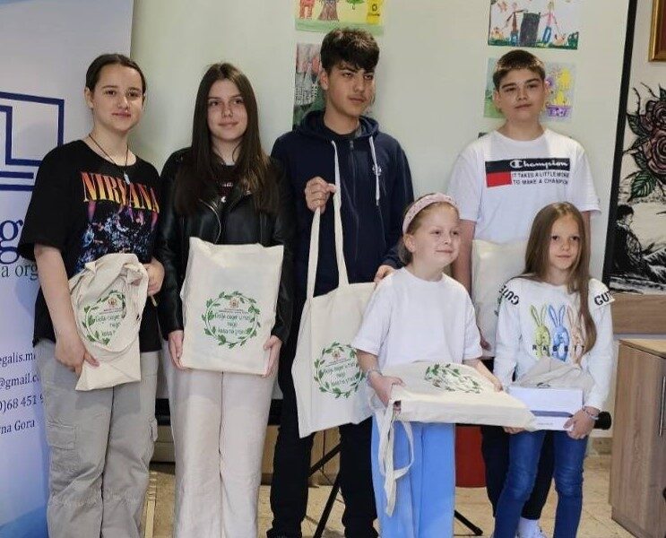 Nagrađeni najbolji likovni radovi osnovaca na temu selektivnog odlaganja otpada