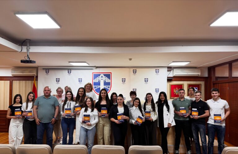 Opština Pljevlja nagradila najbolje osnovce i srednjoškolce