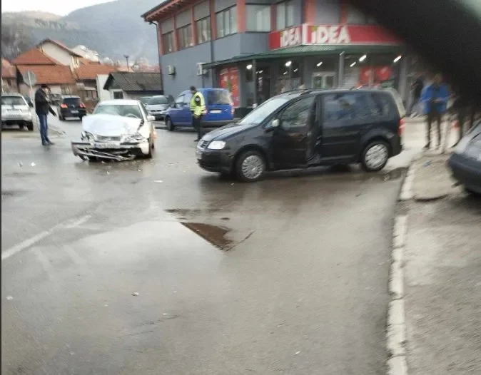 Saobraćajni udes sa velikom materijalnom štetom ali srećom bez povrijeđenih lica