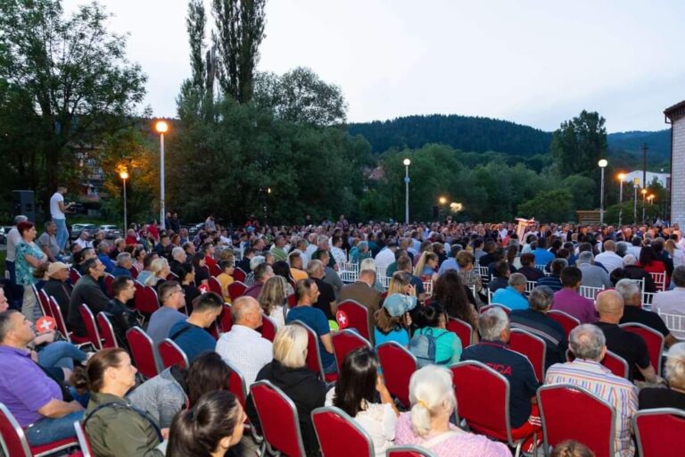 Demokrate-DPS skupovi iz dvorane preselili su se u učionice i kancelarije