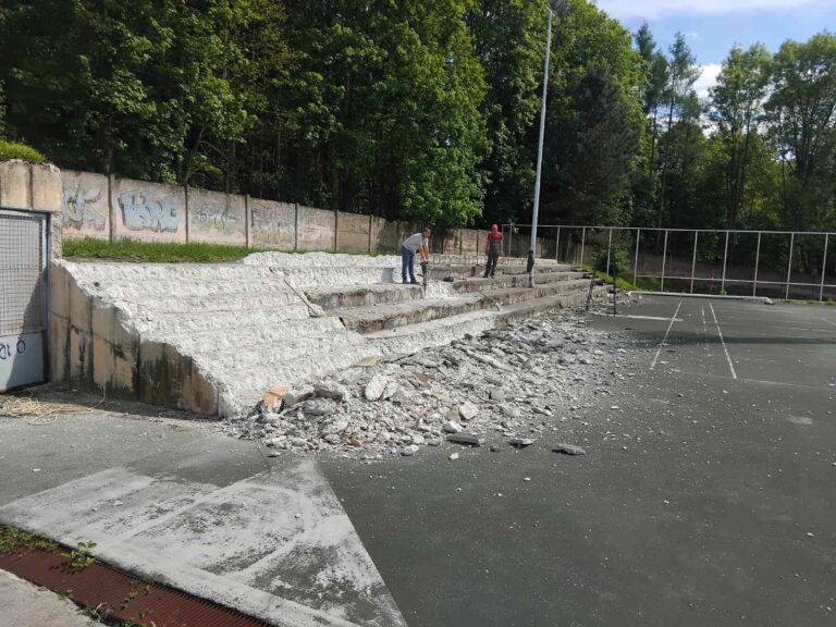Počela rekonstrukcija terena za odbojku i tenis u Pljevljima