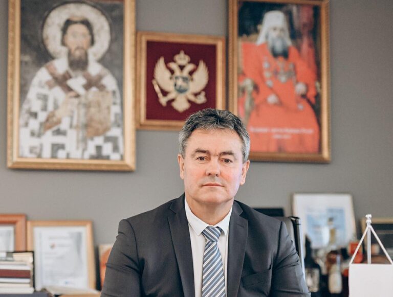 БОЖИЋНА ЧЕСТИТКА ПРЕДСЈЕДНИКА ОО НОВЕ СРПСКЕ ДЕМОКРАТИЈЕ ПЉЕВЉА МИЛАНА ЛЕКИЋА