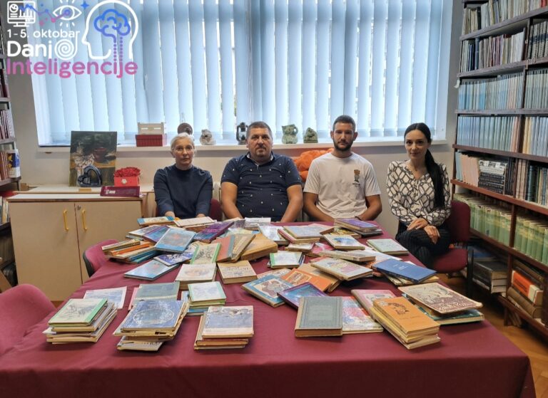 Mensa Crne Gore donirala knjige OŠ „Ristan Pavlović“ u okviru manifestacije Dani inteligencije