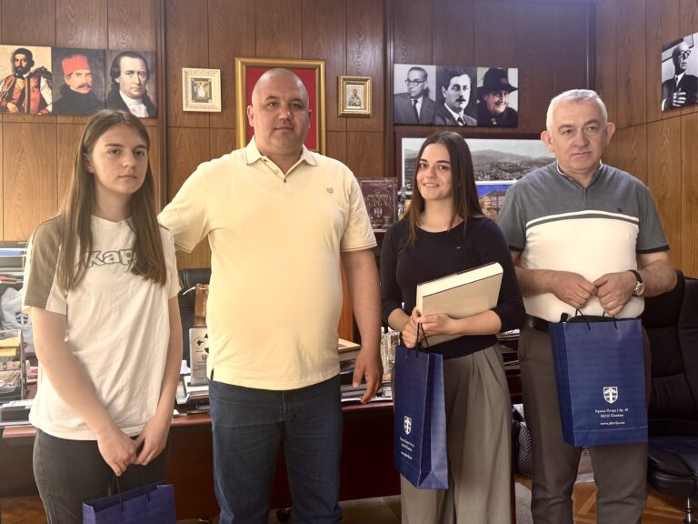 Предсједник Вранеш уприличио пријем за најуспјешније младе физичарке и њиховог ментора